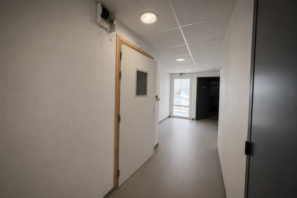 Porte plombée installée sur chantier